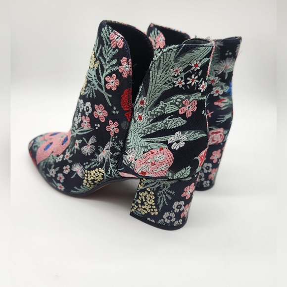 Vince Camuto Floral Fabric Embroidered Boots 6.5M - Picture 4 of 12